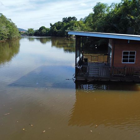 Qimmy Riverside Floating Cabin クアラ・トレンガヌ エクステリア 写真