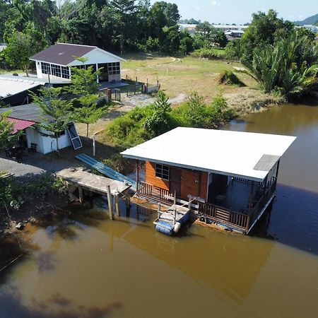 Qimmy Riverside Floating Cabin クアラ・トレンガヌ エクステリア 写真