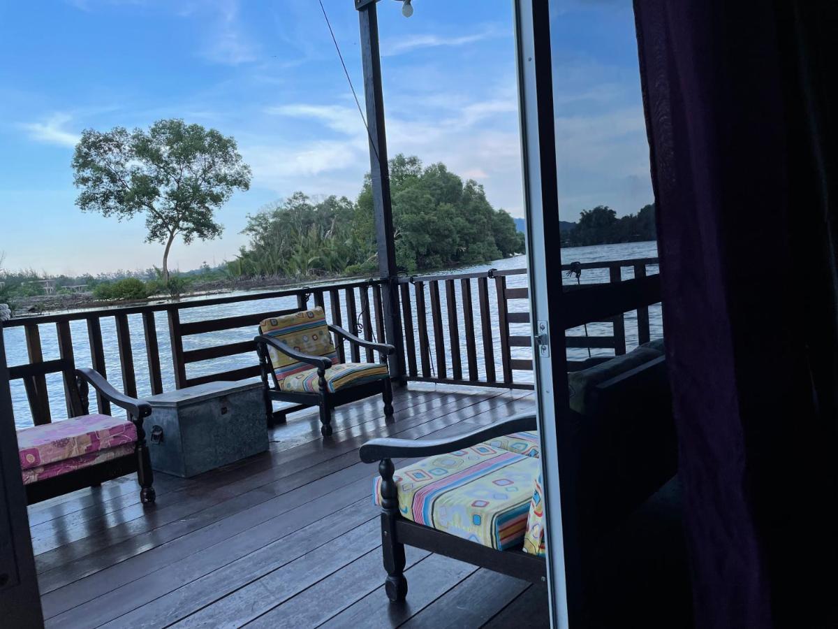 Qimmy Riverside Floating Cabin クアラ・トレンガヌ エクステリア 写真