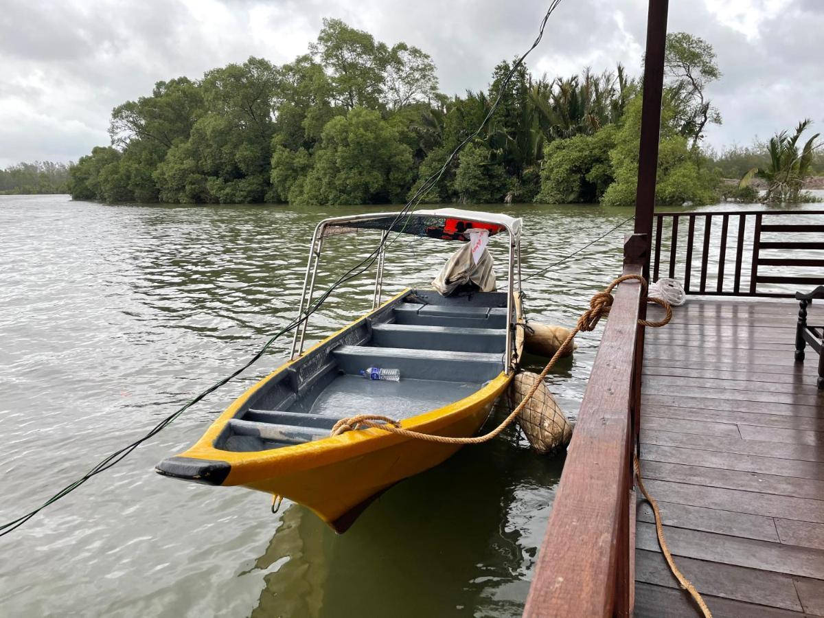 Qimmy Riverside Floating Cabin クアラ・トレンガヌ エクステリア 写真