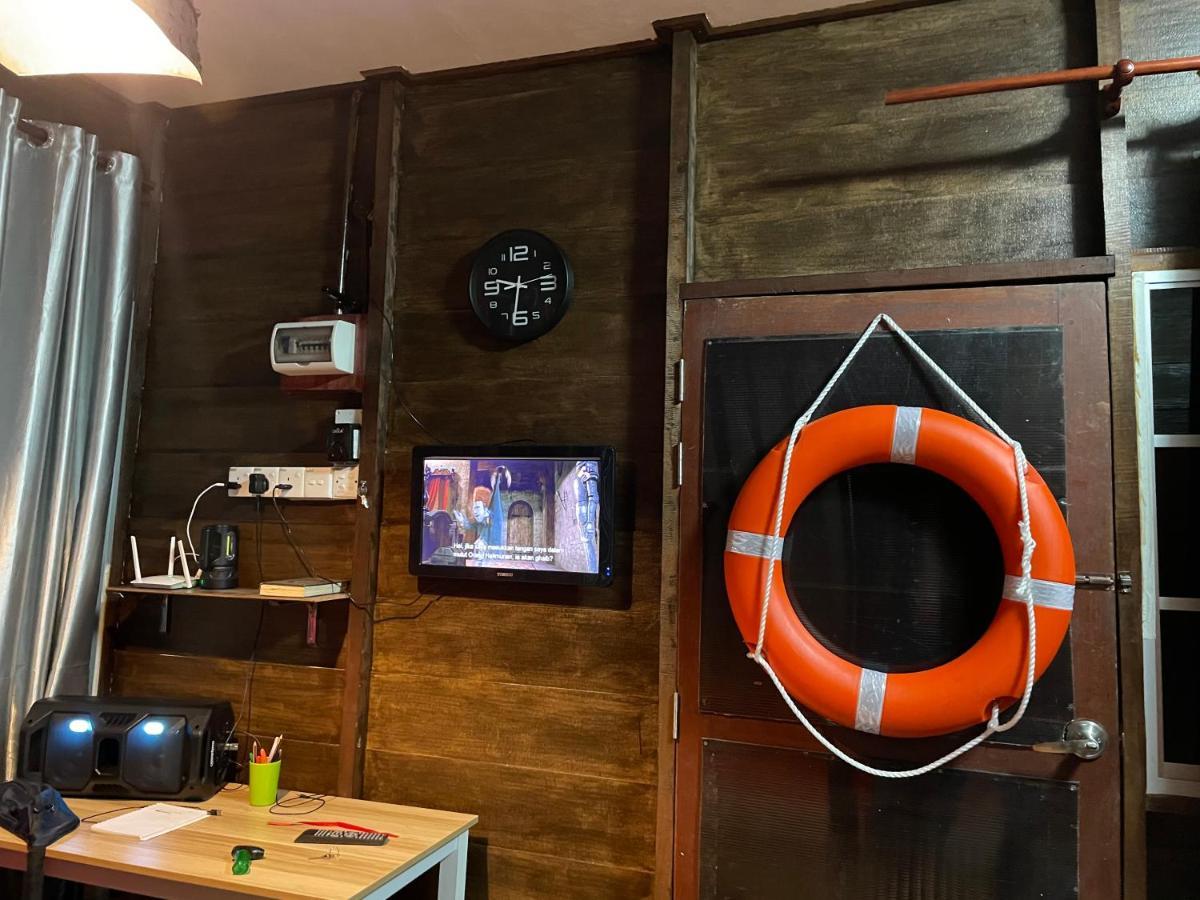 Qimmy Riverside Floating Cabin クアラ・トレンガヌ エクステリア 写真