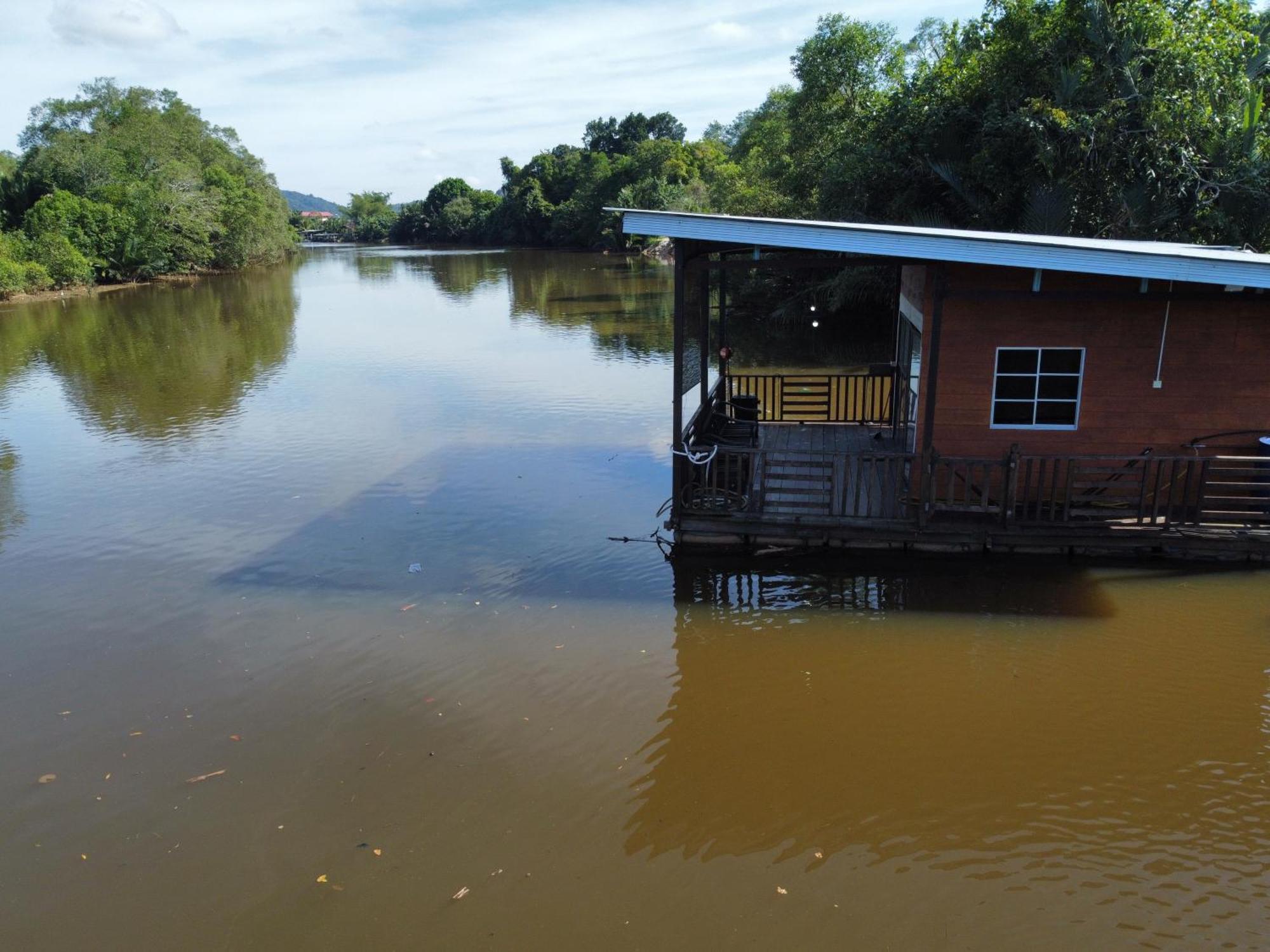 Qimmy Riverside Floating Cabin クアラ・トレンガヌ エクステリア 写真