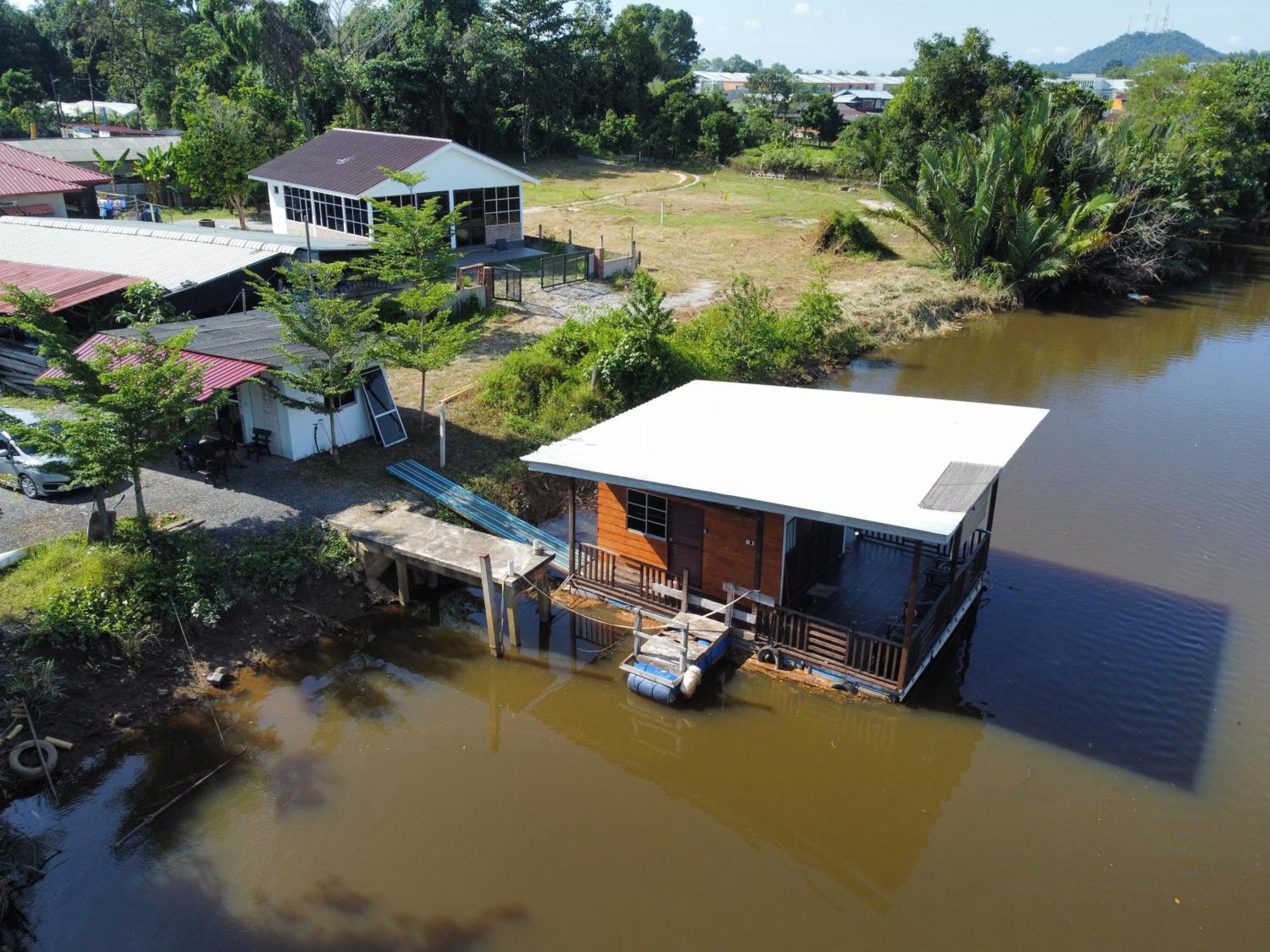 Qimmy Riverside Floating Cabin クアラ・トレンガヌ エクステリア 写真
