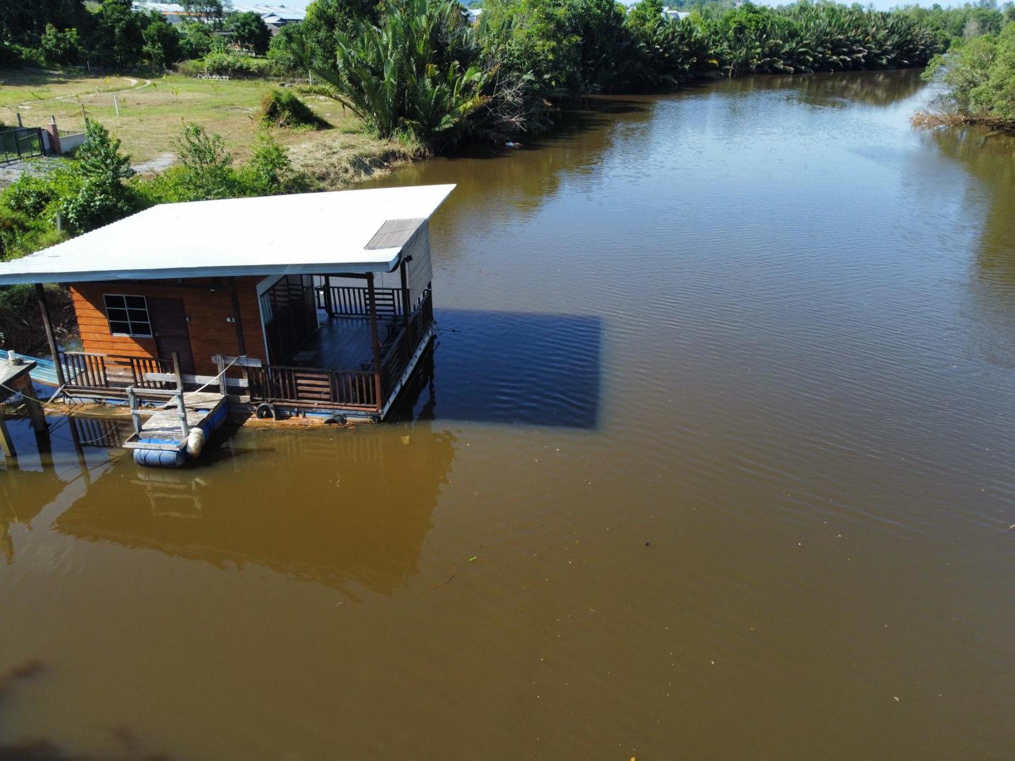 Qimmy Riverside Floating Cabin クアラ・トレンガヌ エクステリア 写真