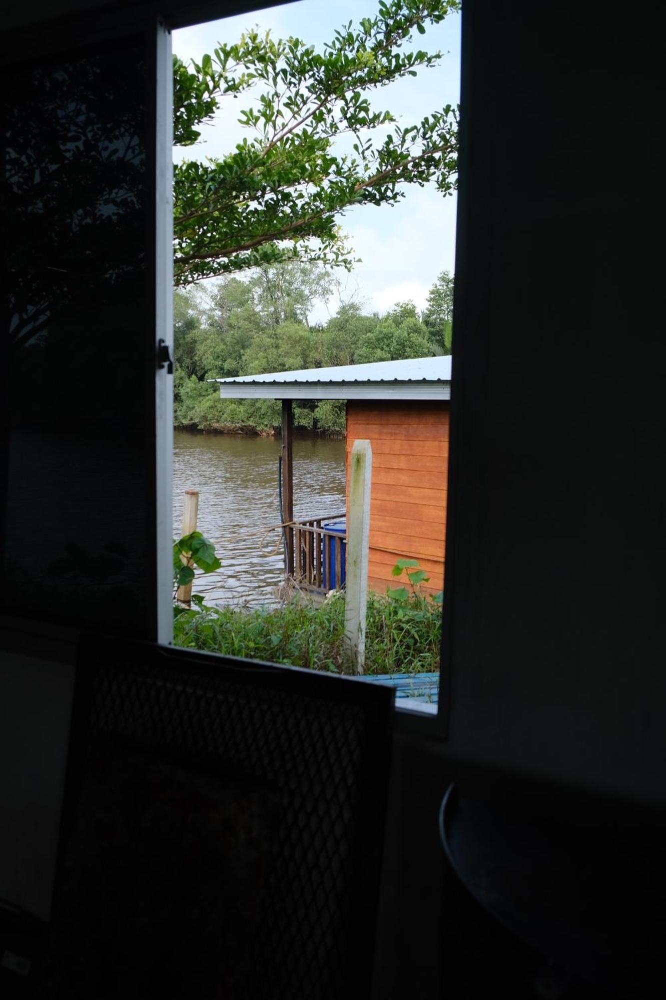 Qimmy Riverside Floating Cabin クアラ・トレンガヌ エクステリア 写真